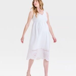 Ingrid & Isabel White Sleeveless Maternity Dress with eyelet hem size M NWT